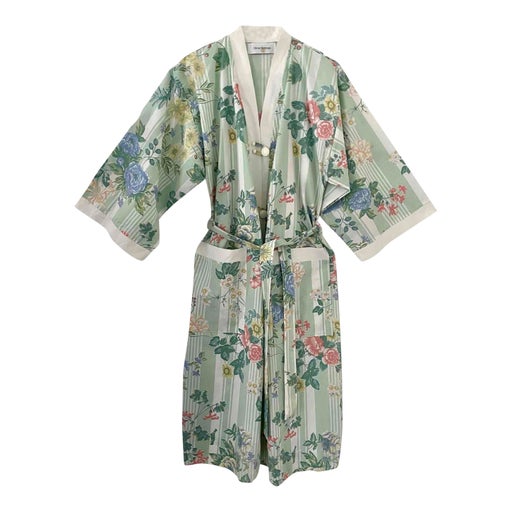 80's bathrobe