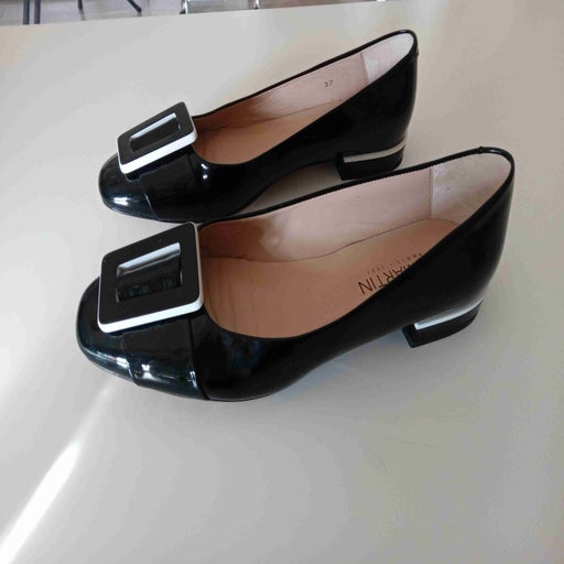 Patent leather Mary Janes