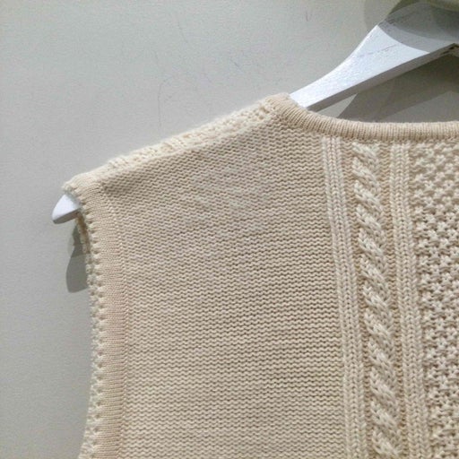 Sleeveless wool cardigan