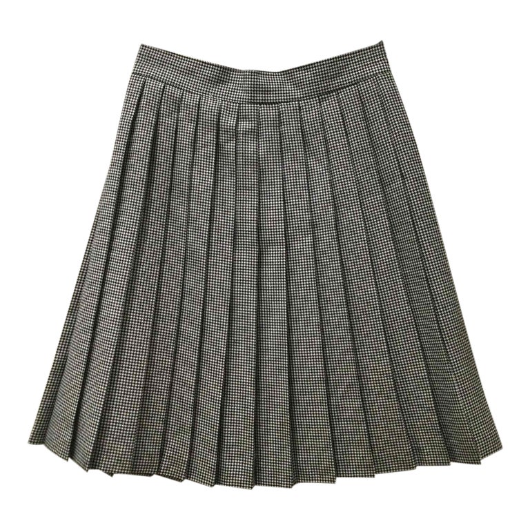Short houndstooth skirt