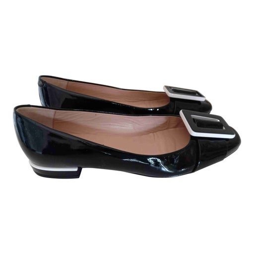 Patent leather Mary Janes