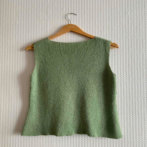 Sleeveless knit sweater