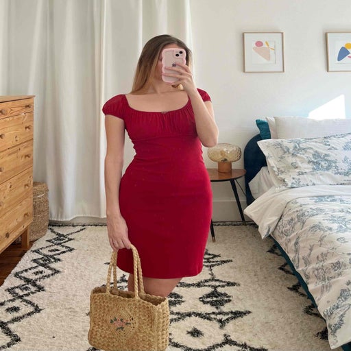 Robe rouge moulante
