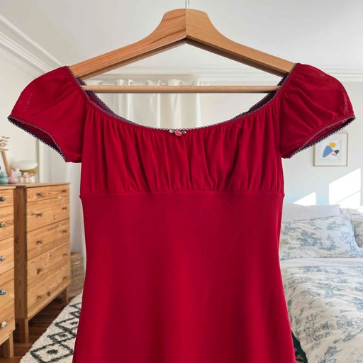 Robe rouge moulante