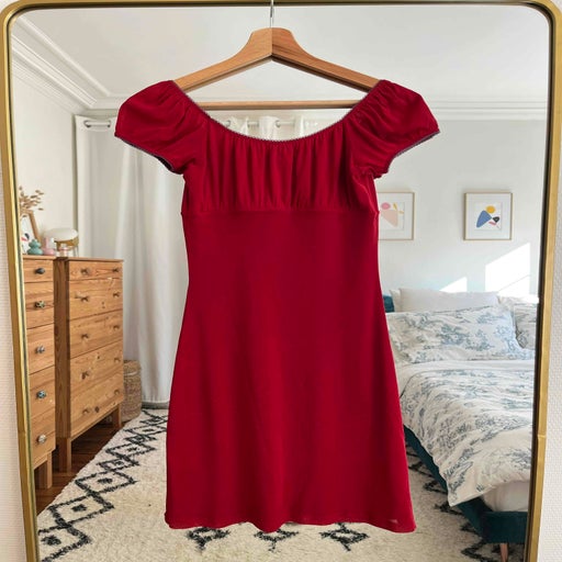 Robe rouge moulante