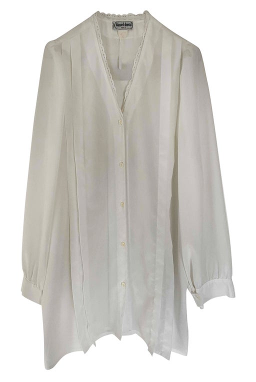 Pleated blouse with lace
