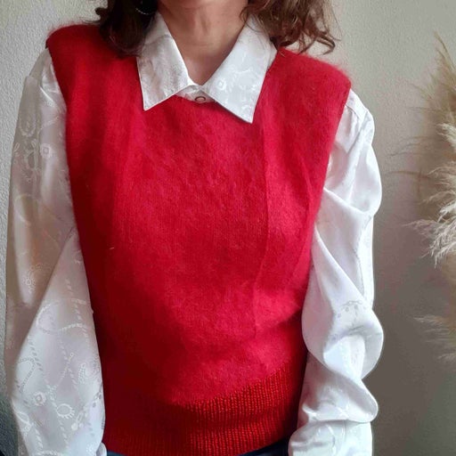 Sleeveless wool sweater