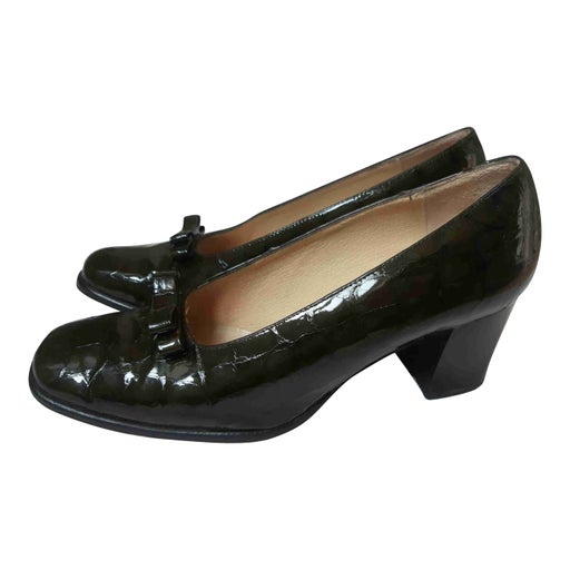 Leather pumps