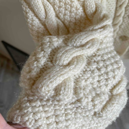 Cable wool cardigan