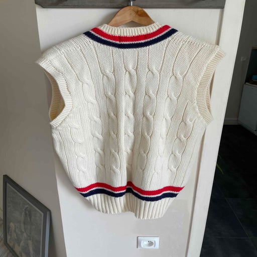 Sleeveless wool sweater