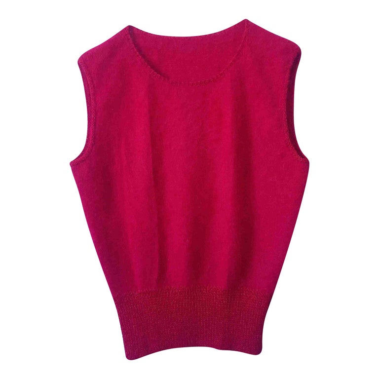 Sleeveless wool sweater
