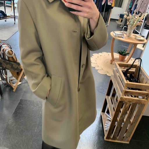 Short trapeze trench coat