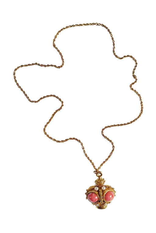 Golden metal pendant necklace