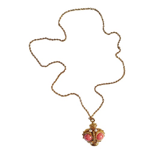 Golden metal pendant necklace