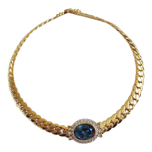 Golden metal necklace