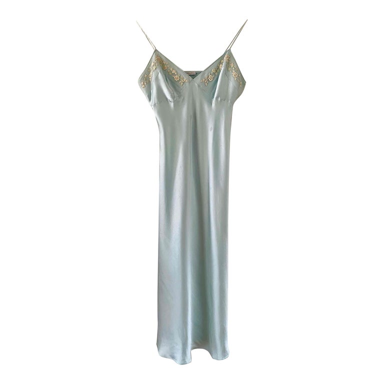 Nuisette en satin de soie brodée
