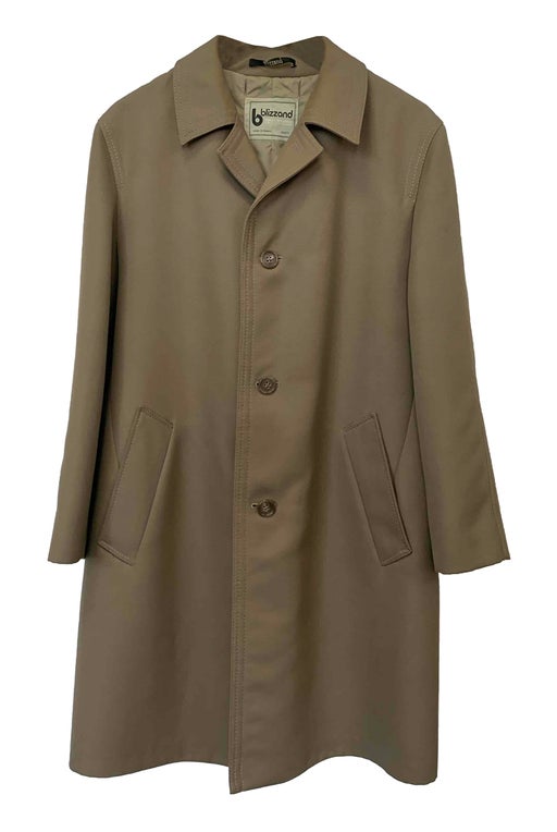 Short trapeze trench coat