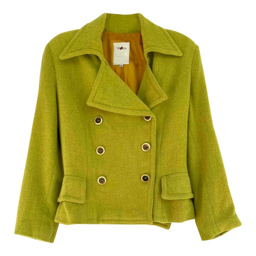 Cropped and double-breasted blazer