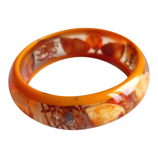 Shell bangle bracelet