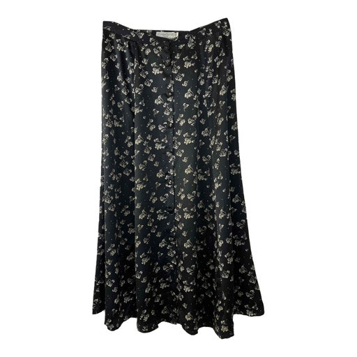Buttoned silk skirt