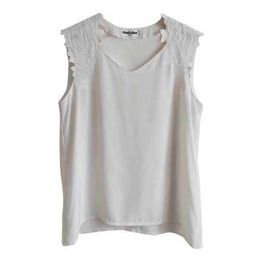 Top brodé à fleurs