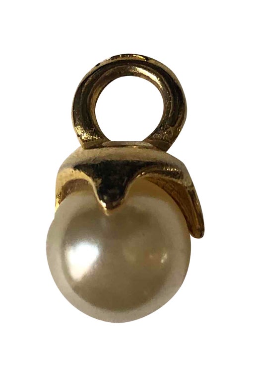 Pendant in golden metal and pearl