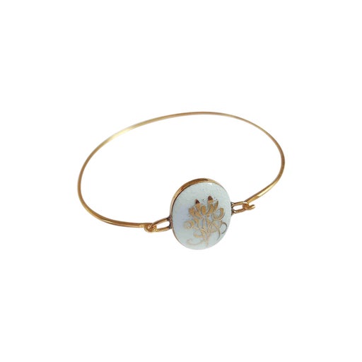 Bangle bracelet in gold metal