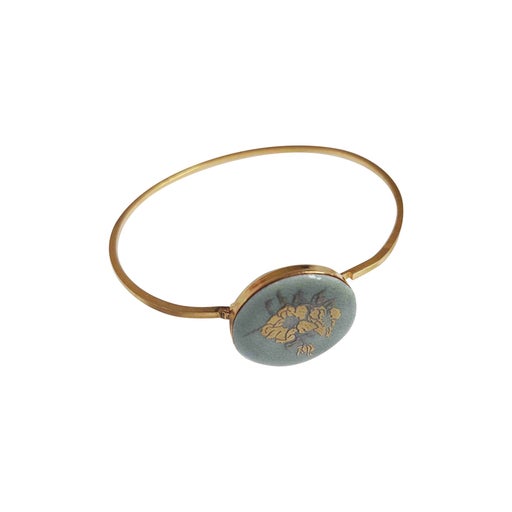 Bangle bracelet in gold metal
