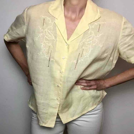 Blouse en lin jaune pastel