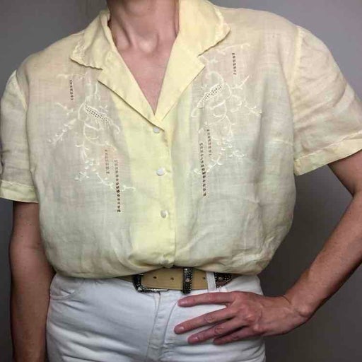Blouse en lin jaune pastel