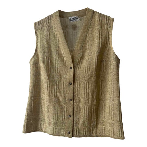 Sleeveless vest with sequins