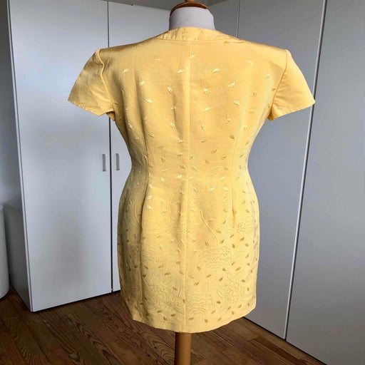 Robe asiatique brodée