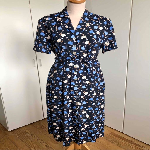 Robe boutonnée à fleurs