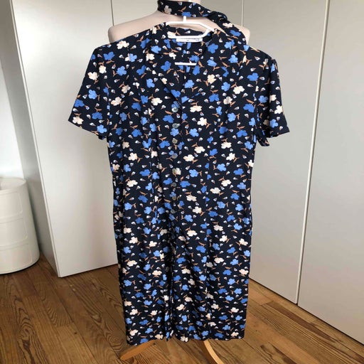 Robe boutonnée à fleurs