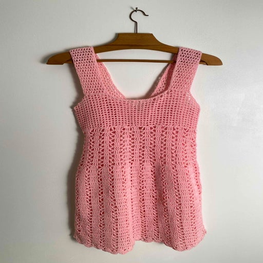 Mini robe en crochet rose,