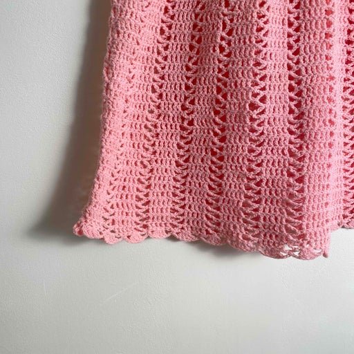 Mini robe en crochet rose,