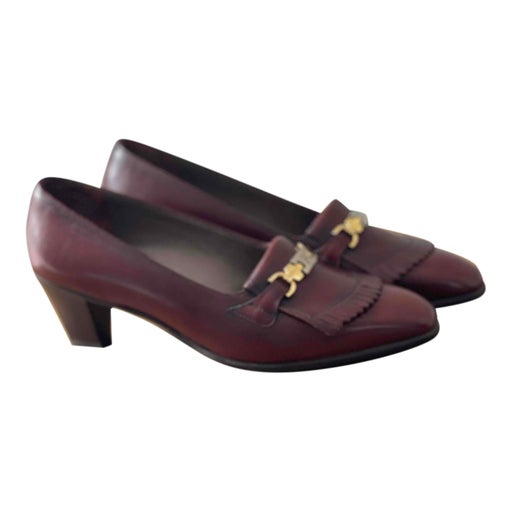 Leather pumps
