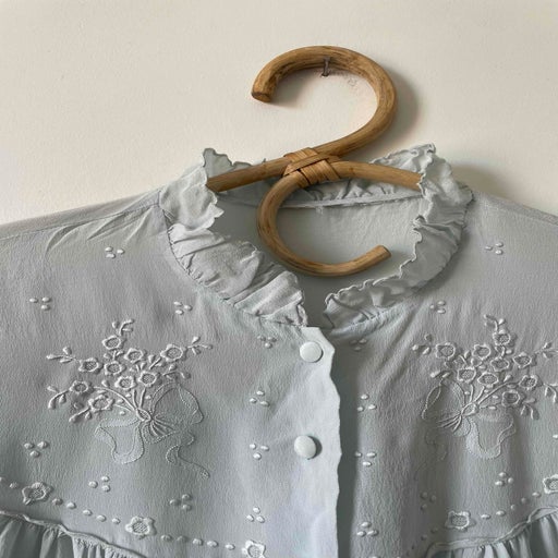 Blouse brodée en soie