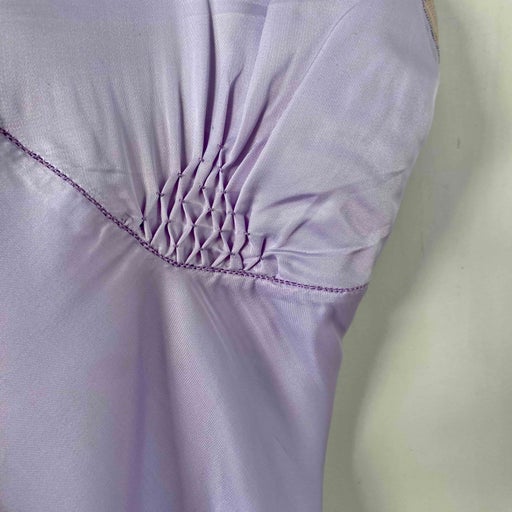 Nuisette en satin lilas