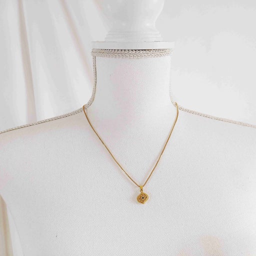 Collier pendentif en métal doré