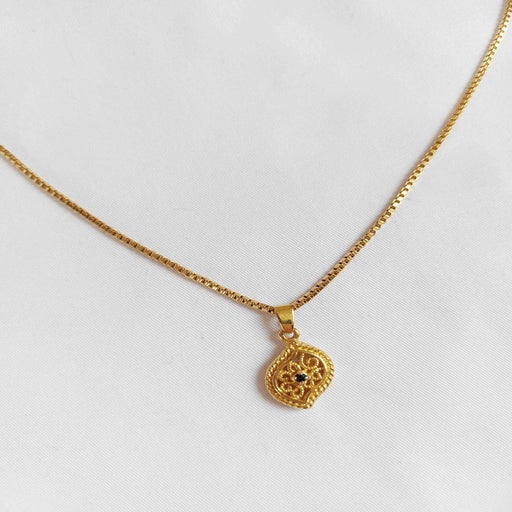 Collier pendentif en métal doré
