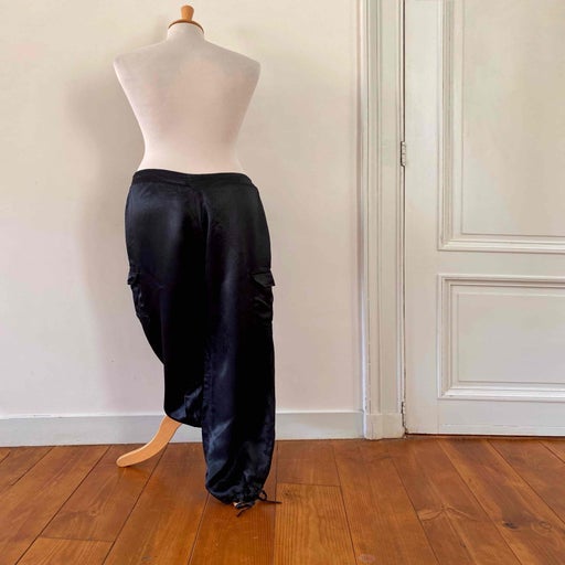 Pantalon cargo en satin