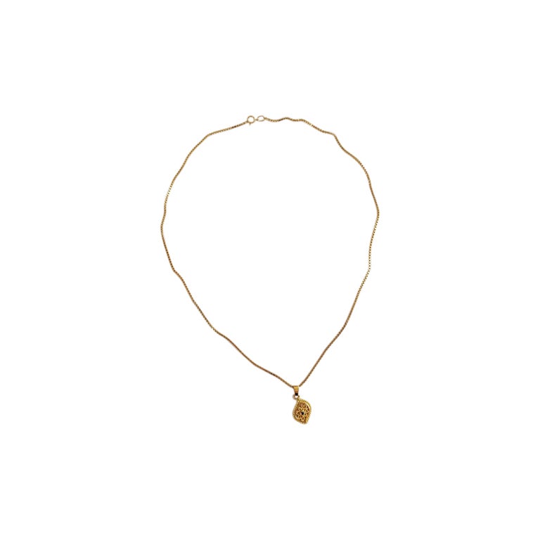 Collier pendentif en métal doré