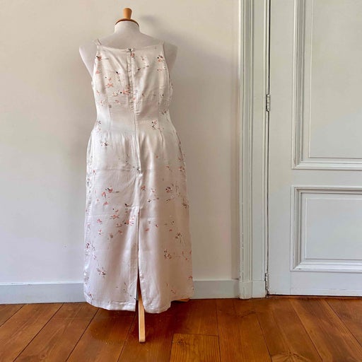 Robe à fleurs en satin 