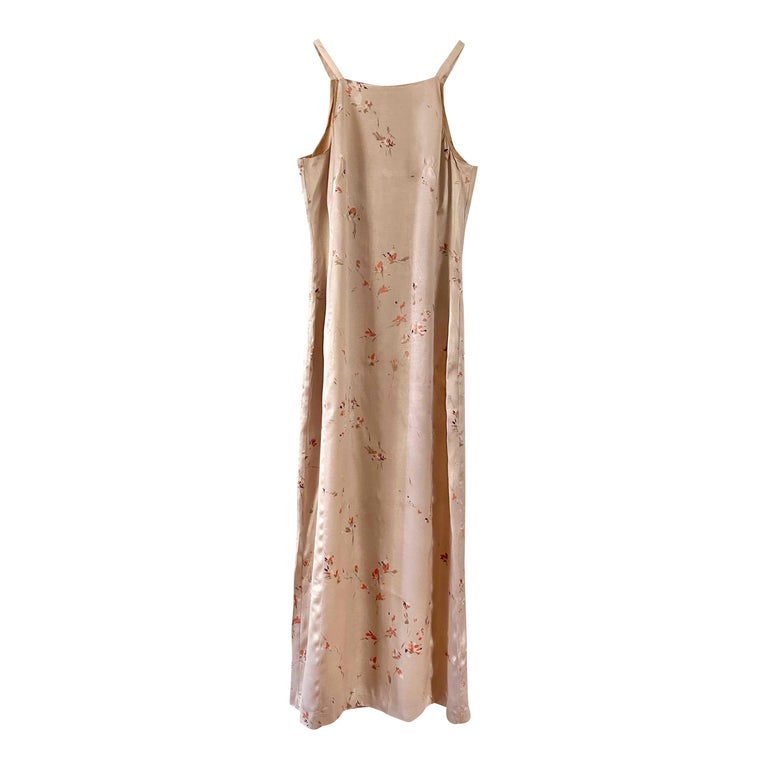 Robe à fleurs en satin 