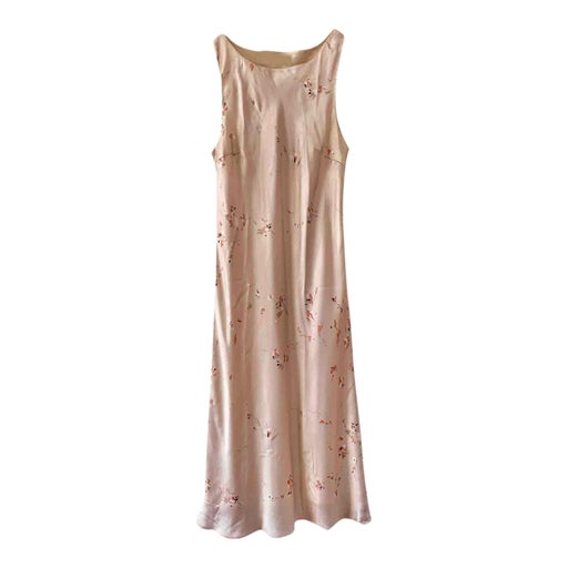 Robe en satin fleurie