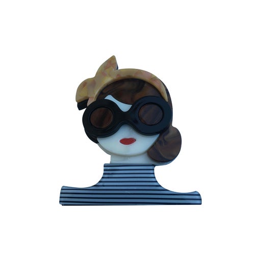 90's brooch