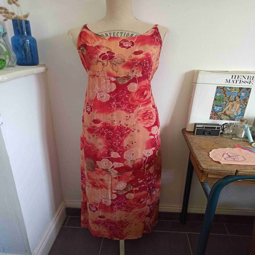 Robe longue à fleurs en voile viscose rouge