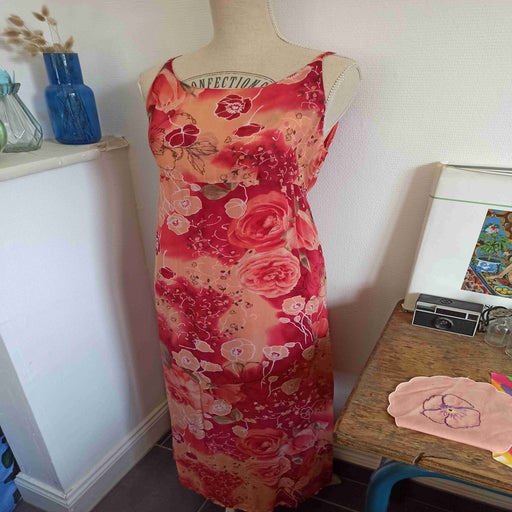 Robe longue à fleurs en voile viscose rouge