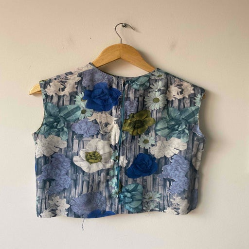 Blouse sans manche à fleurs des années 70,